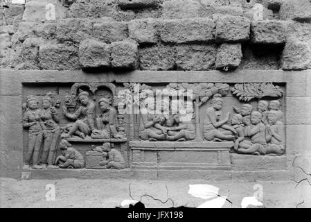 COLLECTIE TROPENMUSEUM Reliëf O 6 op de verborgen voet van de Borobudur TMnr 10015744 Foto Stock