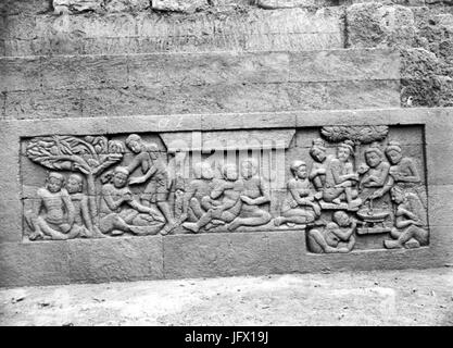 COLLECTIE TROPENMUSEUM Reliëf O 15 op de verborgen voet van de Borobudur TMnr 10015753 Foto Stock