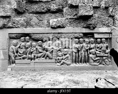 COLLECTIE TROPENMUSEUM Reliëf o op de verborgen voet van de Borobudur TMnr 10015760 Foto Stock