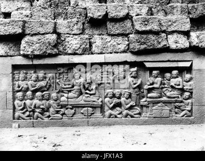 COLLECTIE TROPENMUSEUM Reliëf o op de verborgen voet van de Borobudur TMnr 10015765 Foto Stock