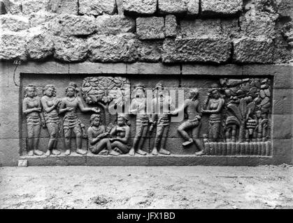 COLLECTIE TROPENMUSEUM Reliëf O 61 op de verborgen voet van de Borobudur TMnr 10015799 Foto Stock