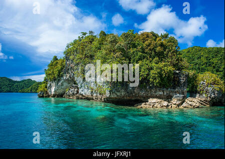 Arco di roccia in roccia isole, Palau, Pacifico centrale Foto Stock