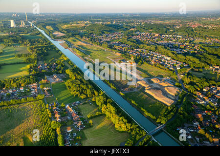 ,L'acqua comune ex casa, Aden colliery Oberaden, la zona della Ruhr, Renania settentrionale-Vestfalia, Germania, Headframe, casa di Aden nel sole di sera, Germania, Förde Foto Stock