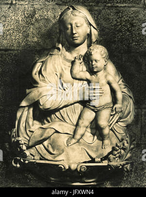 La Vergine e il bambino, da sinistra il memoriale del Vescovo Gigli, da Baccio da Montelupo, Lucca, Italia Foto Stock