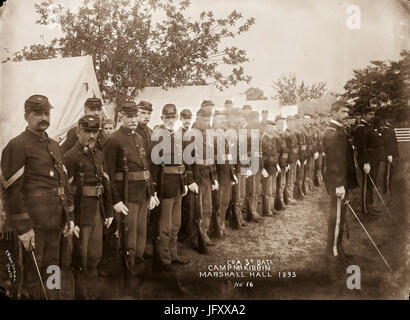 Unione di soldati dell esercito durante in ispezione della linea Foto Stock