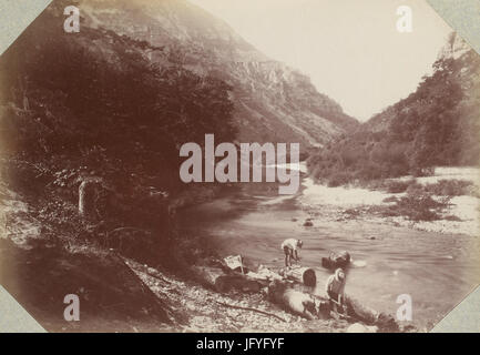 Escursione dans la région des Causses (1892).f12.Gorges du Tarn, les abords du château de la Caze Foto Stock