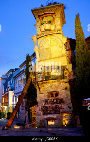 Tbilisi pendente Torre dell'orologio, Tbilisi, Georgia Foto Stock