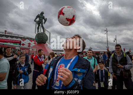 Mosca, Russia, 2 luglio, 2017. Per gli appassionati di calcio prima del 2017 FIFA Confederations Cup terzo posto partita di calcio tra il Portogallo e il Messico a Spartak Stadium di Mosca, Russia Foto Stock