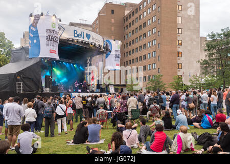 Montreal, Canada - 2 July 2017: Betty Bonifassi suona al Festival Jazz 2017 Credit: Marc Bruxelle/Alamy Live News Foto Stock