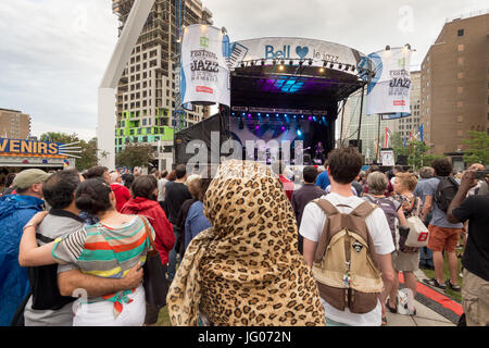 Montreal, Canada - 2 July 2017: Betty Bonifassi suona al Festival Jazz 2017 Credit: Marc Bruxelle/Alamy Live News Foto Stock