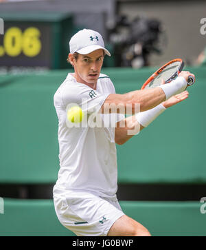 Londra, Regno Unito. 3 lug 2017. Campo da tennis, Wimbledon, Andy Murray (GBR) nella sua partita di apertura contro Alexander Bublik (KAZ) Credito: Henk Koster/Alamy Live News Foto Stock