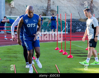 Tenerife. Il 3° luglio 2017. Andre saggezza confermato nuova firma oggi vede la formazione con Derby County Football Club di formazione presso il T3 impianto sportivo in Tenerife. Foto Stock