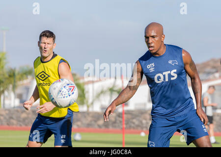 Tenerife. Il 3° luglio 2017. Andre saggezza confermato nuova firma oggi vede la formazione con Derby County Football Club di formazione presso il T3 impianto sportivo in Tenerife. Foto Stock