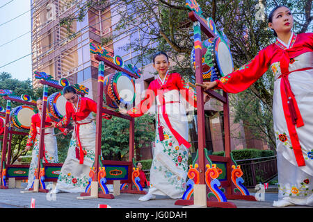 Vancouver, Canada. 2 lug 2017. Canada 150, Canada parata del giorno, Vancouver, British Columbia, Canada. Credito: Michael Wheatley/Alamy Live News Foto Stock