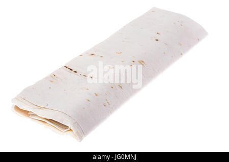 Sottile, lavash arrotolato su sfondo bianco. Foto Studio Foto Stock