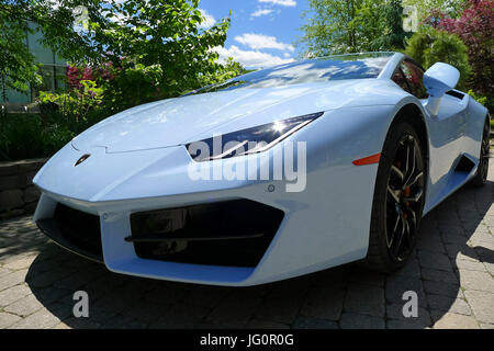 Un baby blue Lamborghini Huracan sul visualizzatore in corrispondenza di un evento sociale in Toronto Ontario Canada Foto Stock