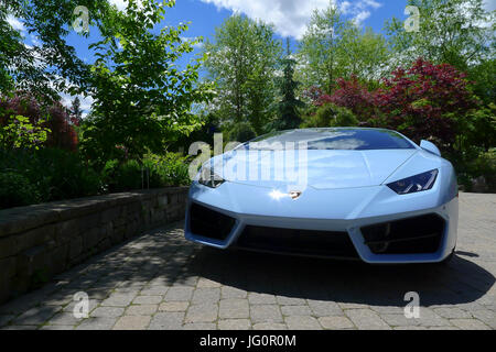 Un baby blue Lamborghini Huracan sul visualizzatore in corrispondenza di un evento sociale in Toronto Ontario Canada Foto Stock