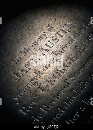 Jane Austen's grave presso la Cattedrale di Winchester Foto Stock