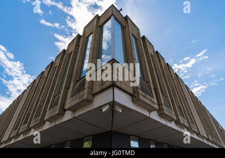 Meravigliosa architettura retrò della Pretura di Bradford, West Yorkshire Regno Unito, raffigurato in una bella giornata di sole nel mese di luglio 2017 Foto Stock