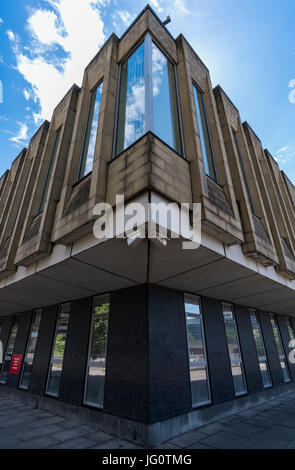 Meravigliosa architettura retrò della Pretura di Bradford, West Yorkshire Regno Unito, raffigurato in una bella giornata di sole nel mese di luglio 2017 Foto Stock