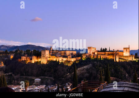 Fortezza di Alhambra vista notturna Foto Stock