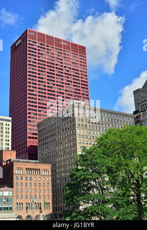 Il 44-story CNA Center di Chicago. La costruzione fu completata nel 1972 e anche se una semplice struttura rettangolare, Chicago, Illinois, Stati Uniti d'America. Foto Stock