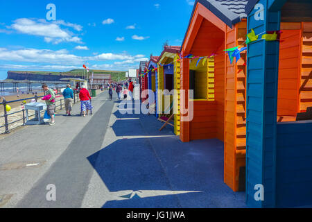 Tipico inglese estate vacanza mare, Saltburn dal mare, North Yorkshire Foto Stock