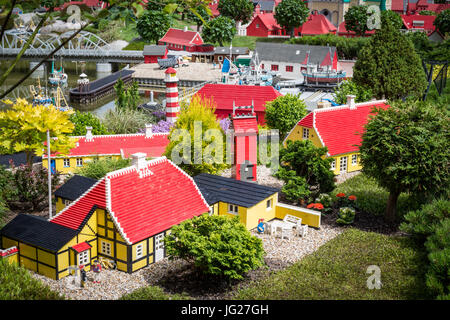 A Billund, Danimarca - 27 Luglio 2017: Skagen villaggio fatto di mattoncini lego a Legoland in Danimarca Foto Stock