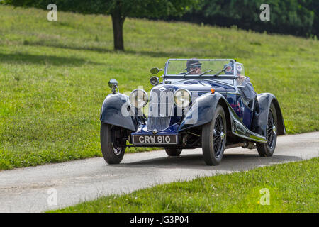 1937 30s Thirties Blue RILEY SPORTS Pre-war 1500cc benzina 1930s Classic, veicoli d'epoca da collezione restaurati in arrivo per l'evento Mark Woodward a Leighton Hall, Carnforth, Regno Unito Foto Stock