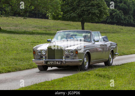 1970 anni '70, Rolls Royce Classic, vecchi timer di lusso d'epoca restaurati da collezione, veicoli d'epoca in arrivo per il Mark Woodward Event a Leighton Hall, Carnforth, Regno Unito Foto Stock