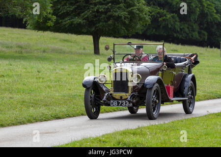 1927 Pre-war Brown Austin Clifton 12/4; Pre-war Classic, veicoli d'epoca restaurati da collezione in arrivo per l'evento Mark Woodward a Leighton Hall, Carnforth, Regno Unito Foto Stock