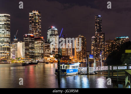 Brisbane skyline della città dopo il tramonto. Queensland. Australia. Foto Stock