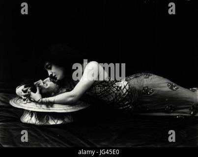 Nunes Vais Mario 281856-193 9 - Lyda Borelli in costume da Salomé Foto Stock