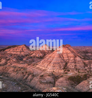 Alba sul pagliaio buttes in terry badlands vicino a terry, montana Foto Stock