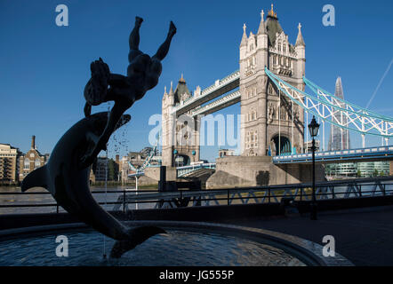 Il Tower Bridge di Londra, Inghilterra, Regno Unito Foto Stock