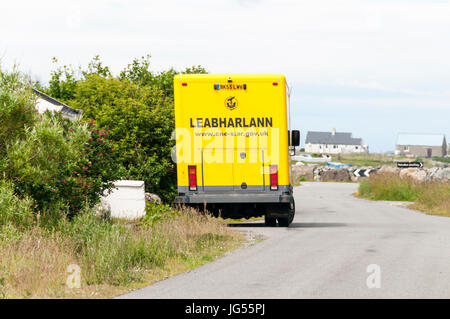 Una libreria mobile van su South Uist nelle Ebridi Esterne, Scozia. È Leabharlann Gaelic per libreria. Foto Stock