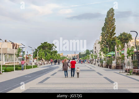 MAMAIA, Romania - 17 giugno 2015. Il lungomare con passeggiate turistiche. Foto Stock