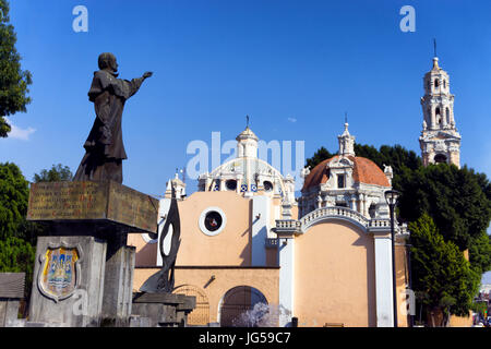 Architettura coloniale e chiesa in Puebla, Messico Foto Stock