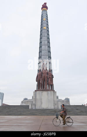 La rivestita di pietra Juche tower, Pyongyang,Corea del Nord Foto Stock