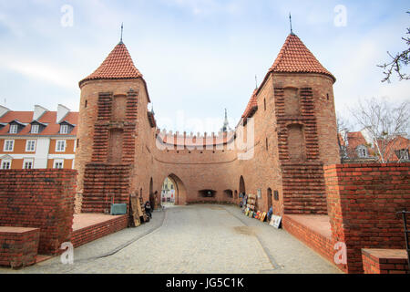 Storiche mura della città di Varsavia, Barbican gate difensivo, Polonia Foto Stock