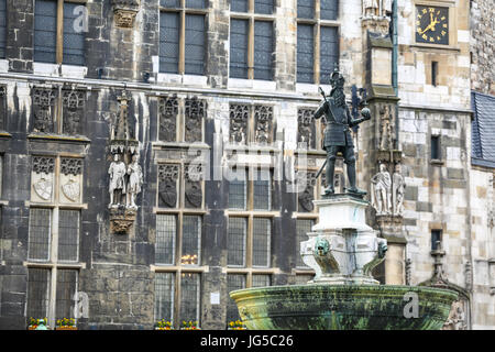 Statua di Carlo Magno in Akwizgran city centre, Germania Foto Stock