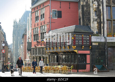 Akwizgran, Germania - 15 Marzo 2017: il municipio e la cattedrale in Akwizgran city centre, Germania Foto Stock