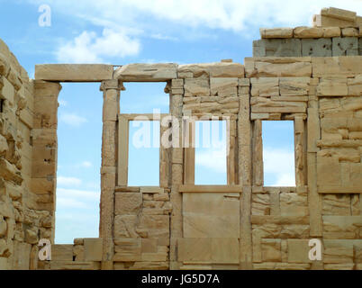 I resti dell'Eretteo (Erechtheum), un antico tempio ionico sull'Acropoli di Atene, Grecia Foto Stock