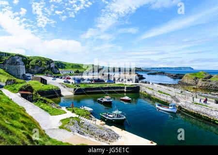 Ballintoy vecchio porto utilizzato nel gioco di troni come isola di Ferro Lordsport del porto e la posizione per la scena di Theon Grayjoy's homecoming Foto Stock