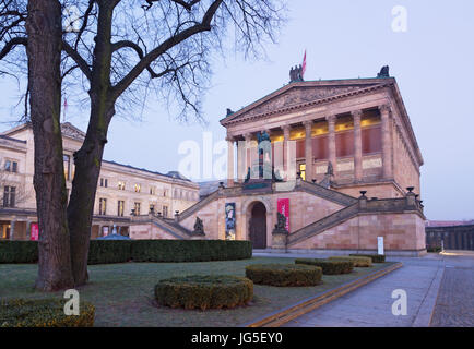 Berlino, Germania - Febbraio 14, 2017: Il neoclassico edificio della vecchia galleria nazionale. Foto Stock