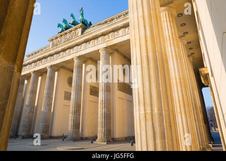 Berlino, Germania - Febbraio 13, 2017: la Porta di Brandeburgo nella luce del mattino. Foto Stock