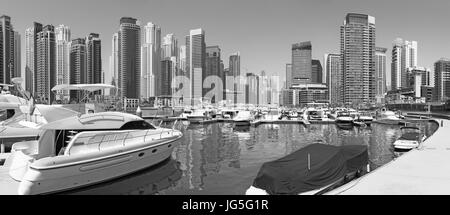 Dubai - il panorama di Marina e yacht. Foto Stock