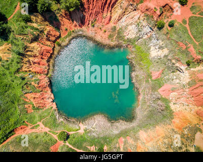 Cava di bauxite di lago a Otranto in Puglia, Italia Foto Stock