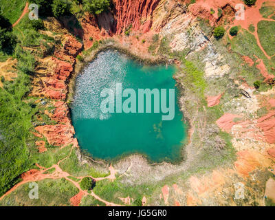 Cava di bauxite di lago a Otranto in Puglia, Italia Foto Stock