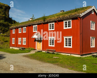 Kjelden old coaching inn uno dei 80 edifici storici in Sverresborg Trøndelag Folk Museum fondata nel 1909 per preservare l'architettura locale Trondheim n. Foto Stock